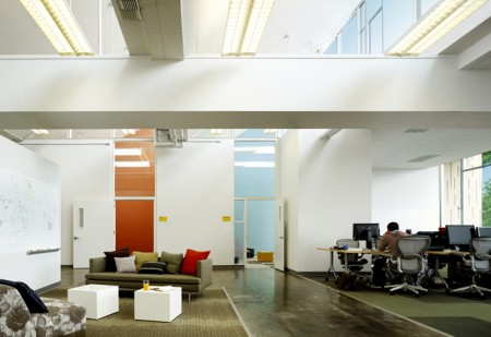 Hierarquia, ergonomia ou funcionalidade no mobiliário corporativo: O que é mais importante?