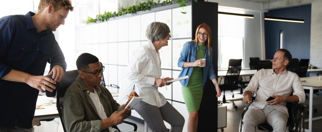 Imagem meramente ilustrativa Arquitetura intergeracional no trabalho